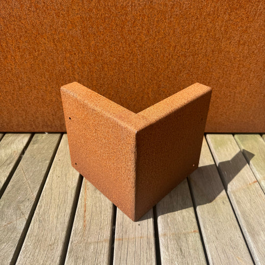 Hörn till bockad rabattkant