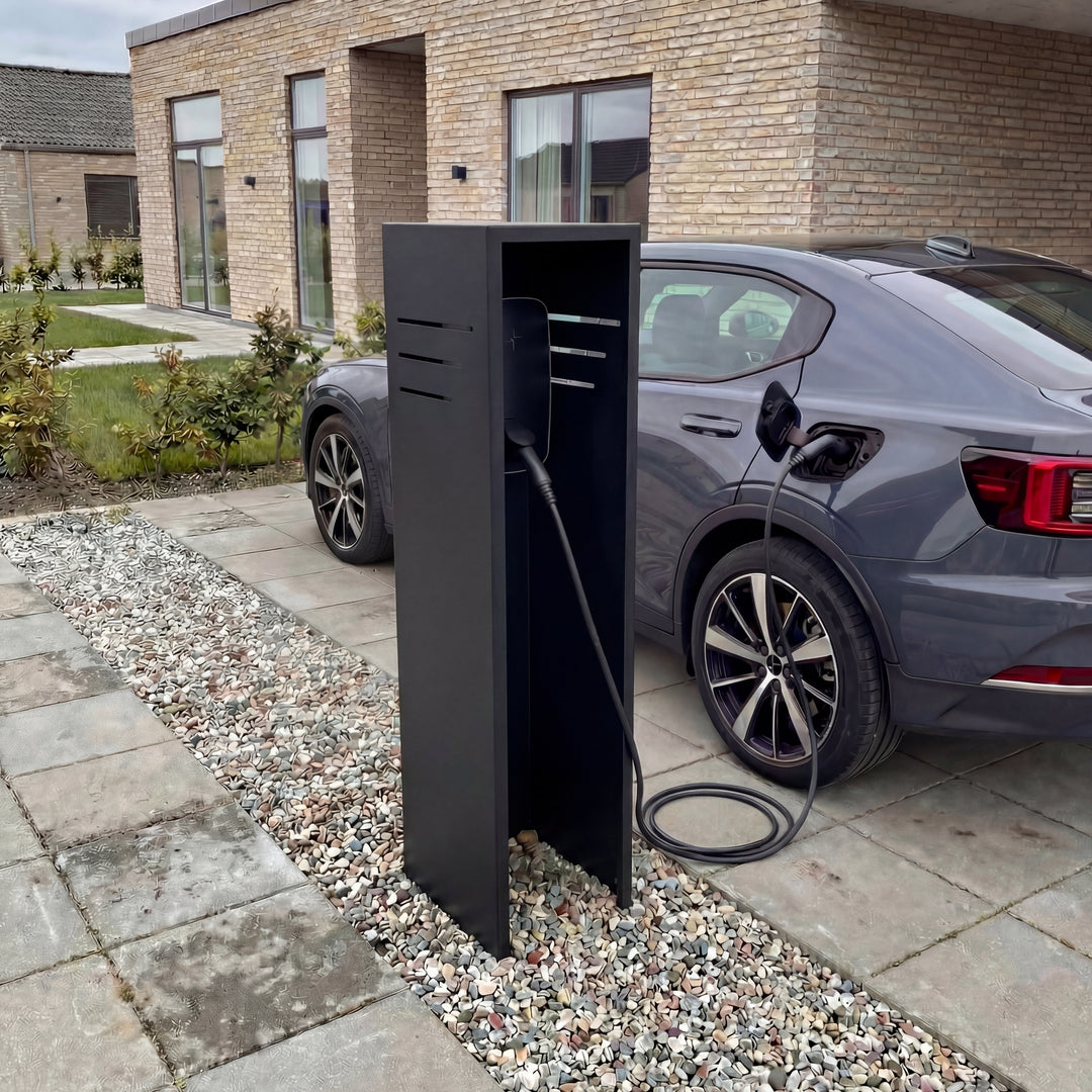 Fristående stolpe för laddbox i svartlack